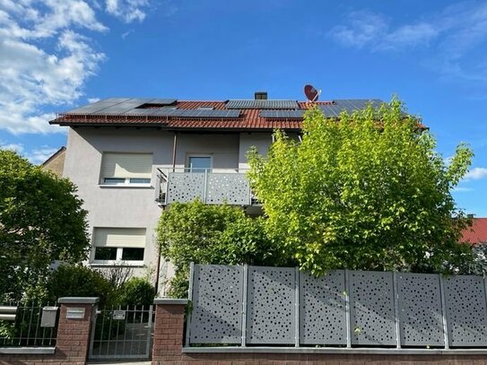 Energetisch saniert und komplett modernisiert: Mehrfamilien- oder Mehrgenerationenhaus in Röttenbach