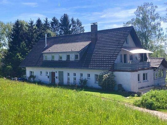 Ferienwohnung im Grünen - Charmante, sanierte EG-Wohnung mit Balkon am naturnahen Dorfrand