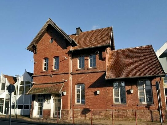 SCHMELZ - nahe Saarlouis - Interessant für Kapitalanleger + Eigentümer Historisches Bahnhofsgebäude mit vielseitigem Nu…