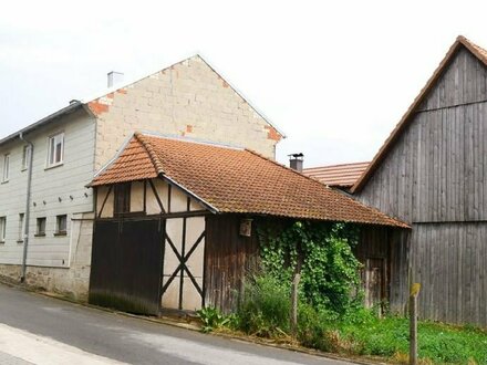 Leben auf dem Lande: Ehem. Bauernhaus mit Scheune und Garten