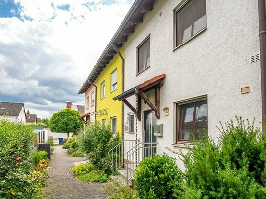 *Gepflegtes Reihenmittelhaus in Straubing-Ittling*