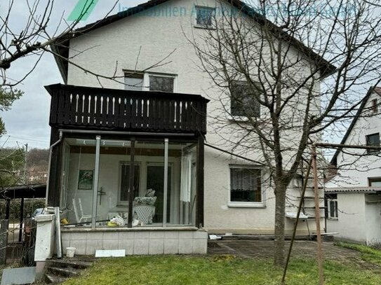 Renovierungsbedürftiges, geräumiges 2-Familienhaus mit großem Potenzial