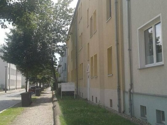 Schöne 3-Raum-Wohnung mit Balkon, Gartenanteil, Tageslichtbad mit Wanne und Dusche