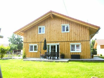 Vollmöbeliertes & hochwertiges FERIENHAUS auf der Schwäbischen Alb mit Garten / Wohnen auf Zeit möglich / Warmmiete - k…