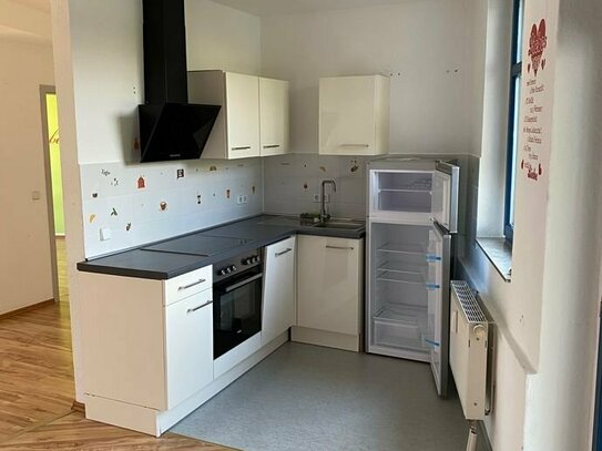 Moderne 2-Raum-Wohnung mit BALKON und Einbauküche