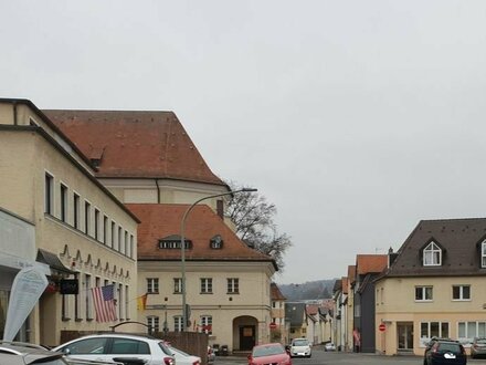 Attraktive Seminar- oder Praxisfläche in der Amberger Bäuml-Passage sucht Neubelebung