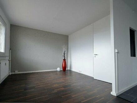 Frisch sanierte helle moderne 3 Zimmer Wohnung mit guter Aussicht, aussenisoliert & wärmeoptimiert