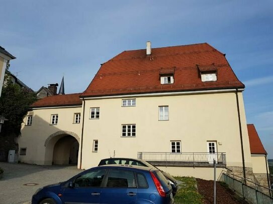 Historische 2,5-Zimmer-Wohnung am Fuß des Schlosses Fürstenstein