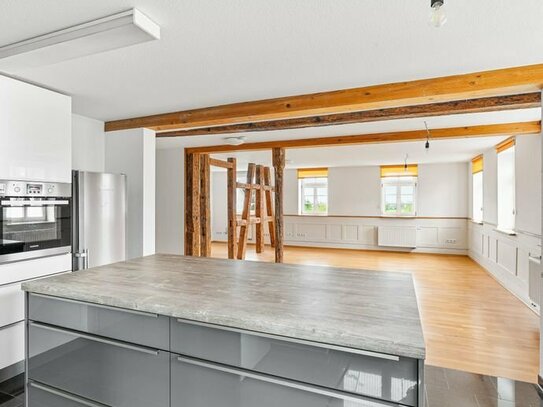 Historisches Juwel in Öschelbronn: Moderne 4,5-Zimmer-Wohnung trifft auf altwürttembergischen Charme