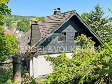 Solides Wohnhaus mit Einliegerwohnung in Aussichtslage