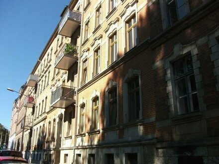 BLiCK iNs gRüNe ! 2-Raum-Whg., direkt am Schloßteich mit BALkoN :-)