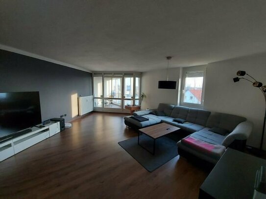 Gepflegte 3-Zimmer Wohnung mit Loggia und EBK in Straubing zu vermieten