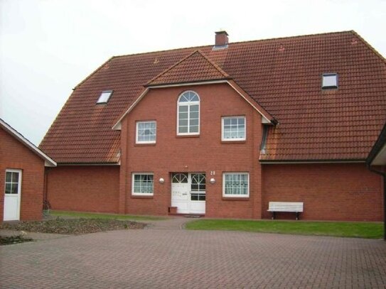 Erdgeschosswohnung rechts mit Terrasse und Garage