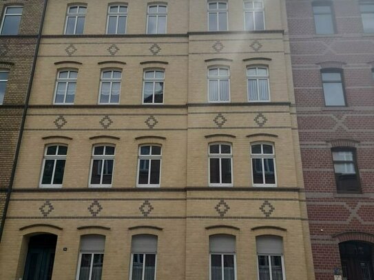 Top-sanierte Drei-Raum-Wohnung mit Balkon, Gäste-WC und Einbauküche