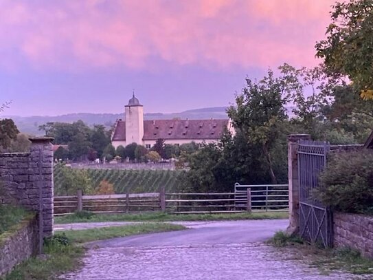 außergewöhnliche, repräsentative Büro-/Praxisflächen auf Schloss Hallburg zu vermieten