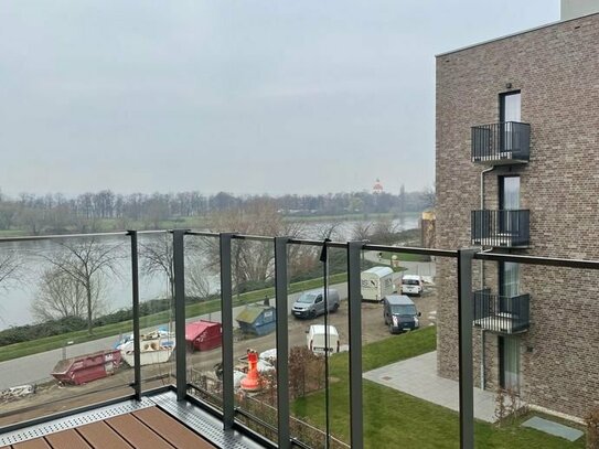 *Traumblick auf die Elbe in der HafenCity - helle 2-Raumwohnung mit Balkon*