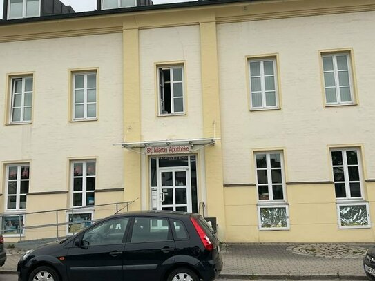 Ladenlokal: Gutgehende Apothekt ohne Ablöse. Übernahme zum 01.10.2024. Andersweitige Nutzung jederzeit möglich.