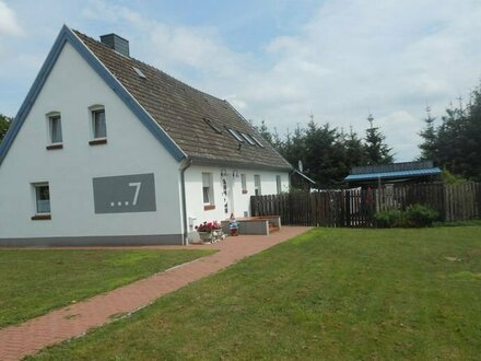 Gepflegtes Einfamilienhaus mit Garage, Carport und Teilkeller in ruhiger Lage zu verkaufen