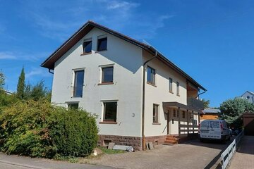 Attraktive 3-Zi.-Maisonette-Wohnung mit Balkon in Marxzell Pfaffenrot , PKW-Stellplatz optional