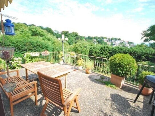 Sonnige 3 Zimmerwohnung mit großer Südterrasse und Blick über das Blankeneser Treppenviertel