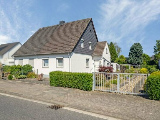 Exklusives Angebot - Charmante Doppelhaushälfte in Neuss-Reuschenberg mit großem Grundstück