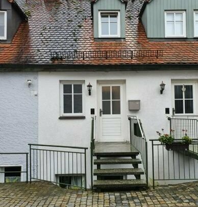 Schöne und helle 2-Zi-Maisonette-Wohnung mit Südbalkon und eigenen Eingang in Ansbach-Ortsteil zu vermieten!
