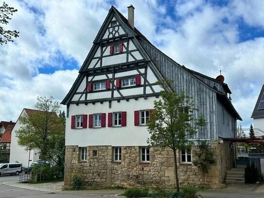 Traumhafte Fachwerk-Maisonettewohnung am Kirchplatz von Altdorf