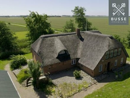 Sylter Luxus. TRAUMHAUS unter Reet mit höchster Wohnkultur in TOP-Lage.