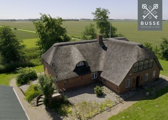 Sylter Luxus. TRAUMHAUS unter Reet mit höchster Wohnkultur in TOP-Lage.