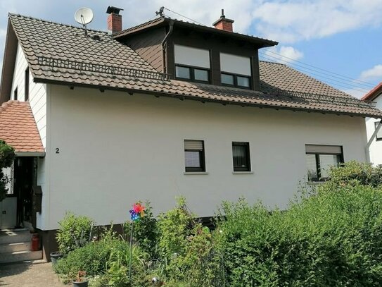 Gepflegtes Zweifamilienhaus mit Garten am Katzenbuckel - Einziehen und los leben in Oberdielbach