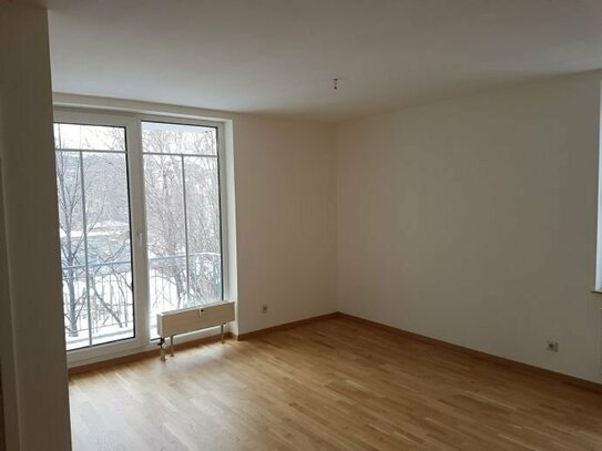 geräumige, ideal geschnittene 2-Raum-Wohnung mit Balkon & Parkettboden