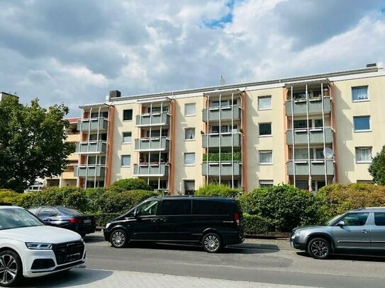 2 Zimmer-Wohnung mit Balkon, neuer EBK.und St/Platz in Rodgau-Nieder-Roden
