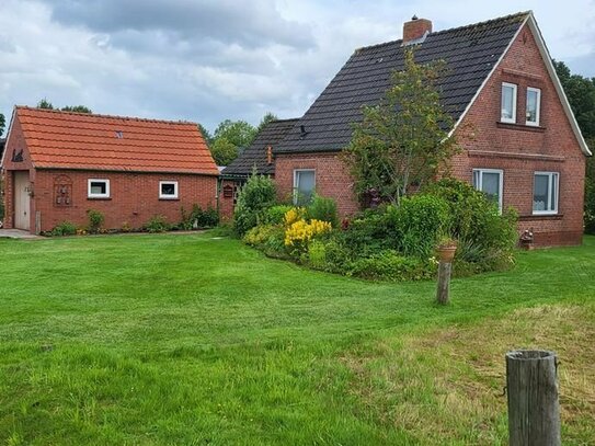 Charmantes, gepflegtes Einfamilienhaus mit Garage, Carport uvm. in ruhiger, zentraler Wohnlage von Moormerland OT. Veen…