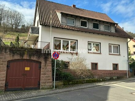 Vermietet, gepflegt, naturnah! Harmonisches Zweifamilienhaus in bester Lage.