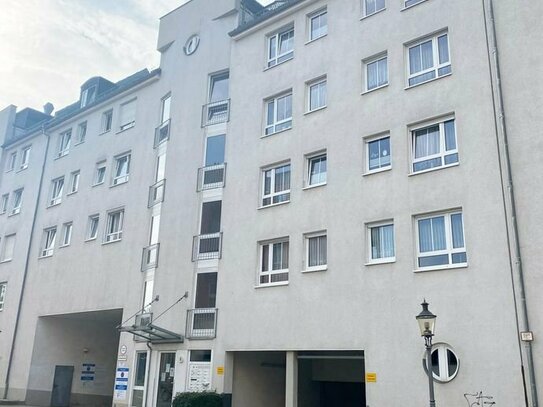 1-Zimmer-DACHGESCHOSS-Wohnung mit Balkon und Wanne im Stadtzentrum!