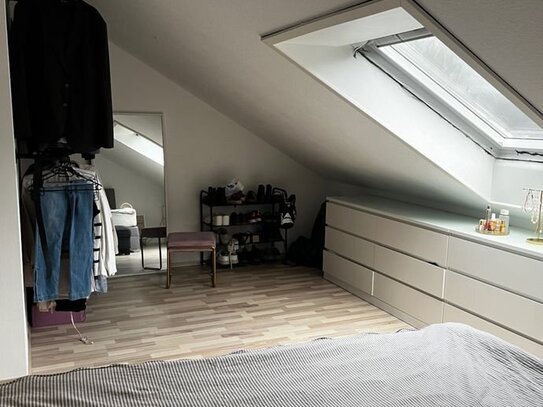 Schöne Dachgeschosswohnung mit Dachterrasse sucht Nachmieter