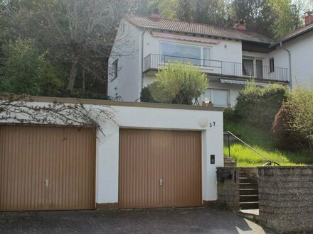 Großzügiges Zweifamilienhaus mit viel Potenzial in Solms-Oberndorf