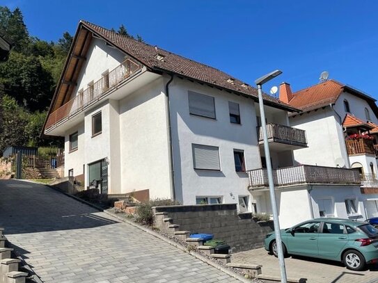 Modernisiertes Vierfamilienhaus in bester Lage von Lambrecht !