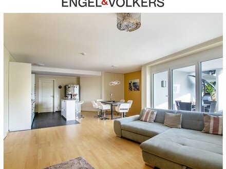 Engel & Völkers: Zentrale und moderne Wohnung mit Balkon!