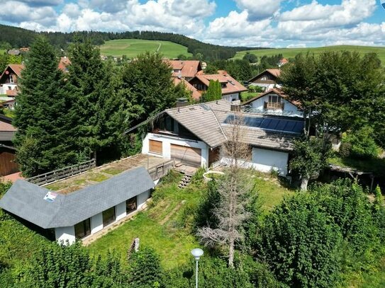 Schön gelegenes EFH im Grünen mit Schwimm- bad und viel Potenzial zum Traumhaus!