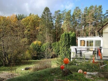 Außergewöhnliches, nahezu autarkes Wohnen - Einfamilienhaus umgeben von Wald und Wiesen