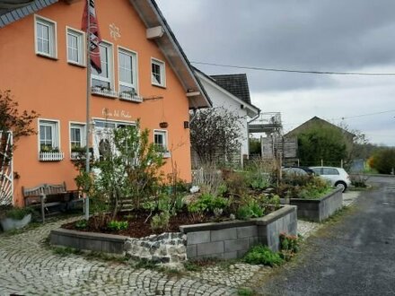 Energiekosten inklusive: Grosszügiges und helles, vollmöbliertes Appartement mit traumhaftem Fernblick im Grünen und in…