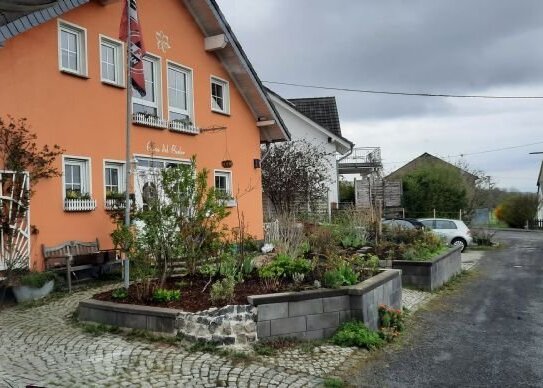 Energiekosten inklusive: Grosszügiges und helles, vollmöbliertes Appartement mit traumhaftem Fernblick im Grünen und in…