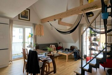 Stilvolle 2-Zimmer-DG-Wohnung, Galerie, Balkon, Markise in Bad Abbach, KfW40, Sommerkühlung, Ladesäule