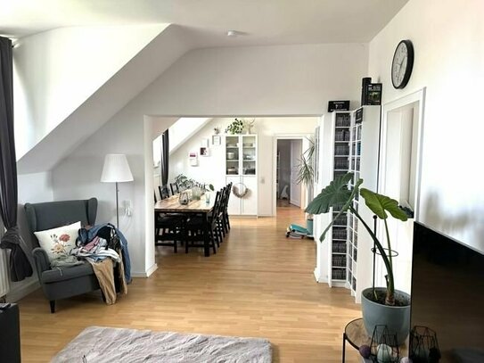 Modernisierte 2-3 Zimmer Wohnung mit kleiner Terrasse und eigenem Eingang in Rumeln-Kaldenhausen.