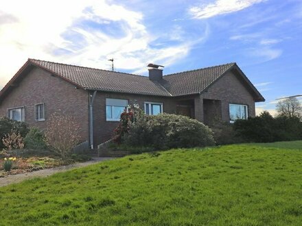 Gepflegter Bungalow mit zwei Stallungen auf einem 30.000m² Grundstück in Waldfeucht