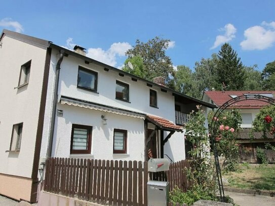 Charmantes Liebhaberhaus mit Erweiterungspotenzial und idyllischem Ausblick in Gilching bei München