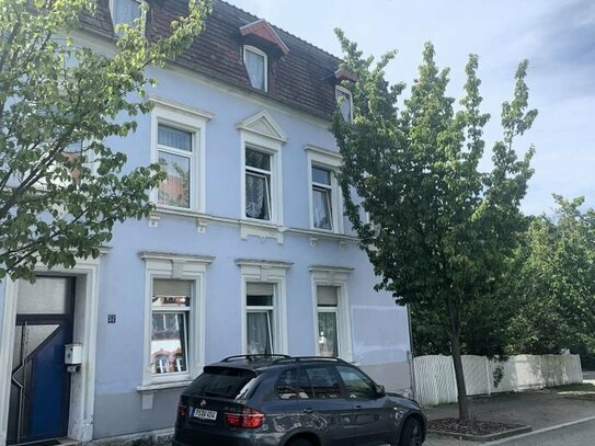 Modernes Zweifamilienhaus mit historischem Baustil in Pirmasens zu verkaufen.