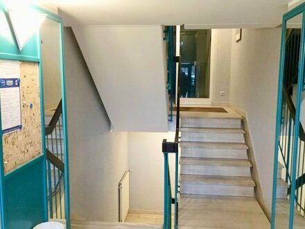 BITTE TEXT LESEN! Stilvolle, gepflegte 1-Zimmer-Wohnung mit Balkon und Einbauküche in Bonn