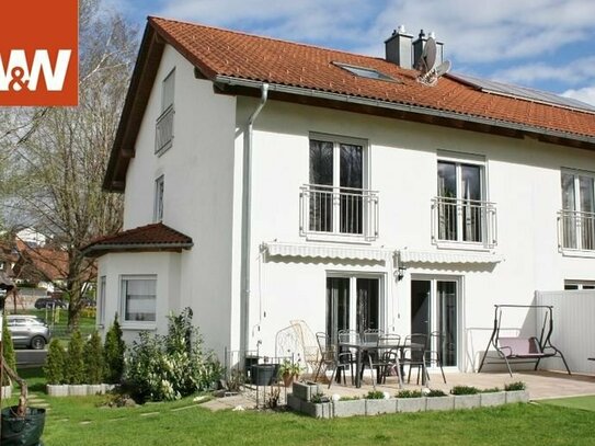 Großzügige Doppelhaushälfte mit eigenem Garten und Garage